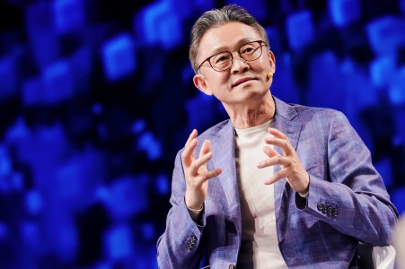 新闻图片_西门子中国董事长、总裁兼首席执行官肖松在西门子RXD大会主持尖峰对话